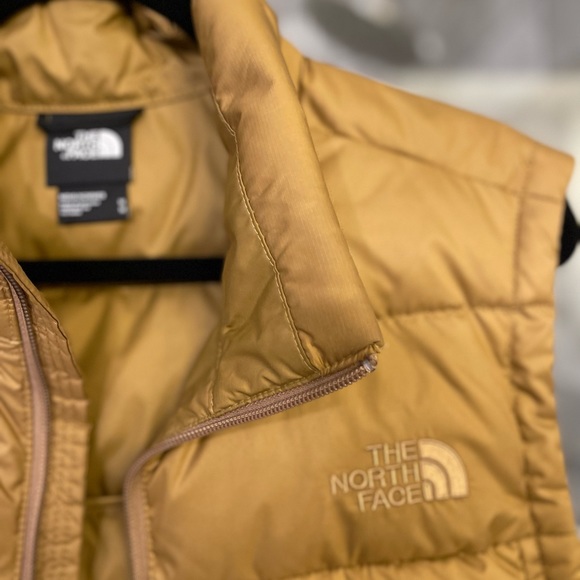 Northface, Men Medium w/ pockets - Picture 2 of 4